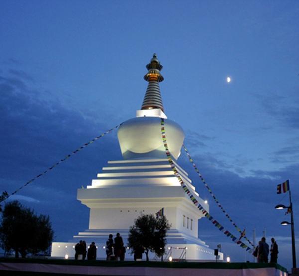 Beleuchtung Stupa (Benalmádena)