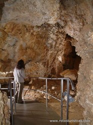 Szemlohegyi Cave