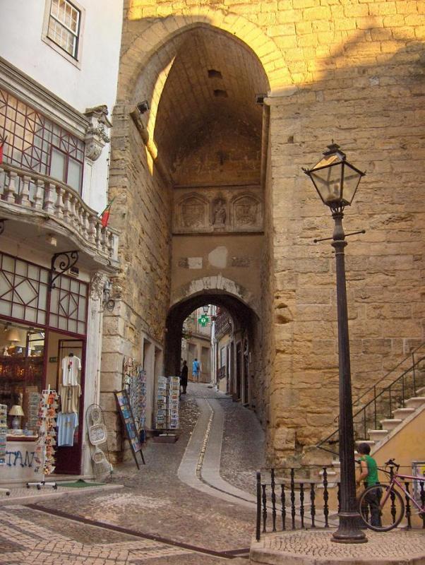 Arch of Almedina (Coimbra)